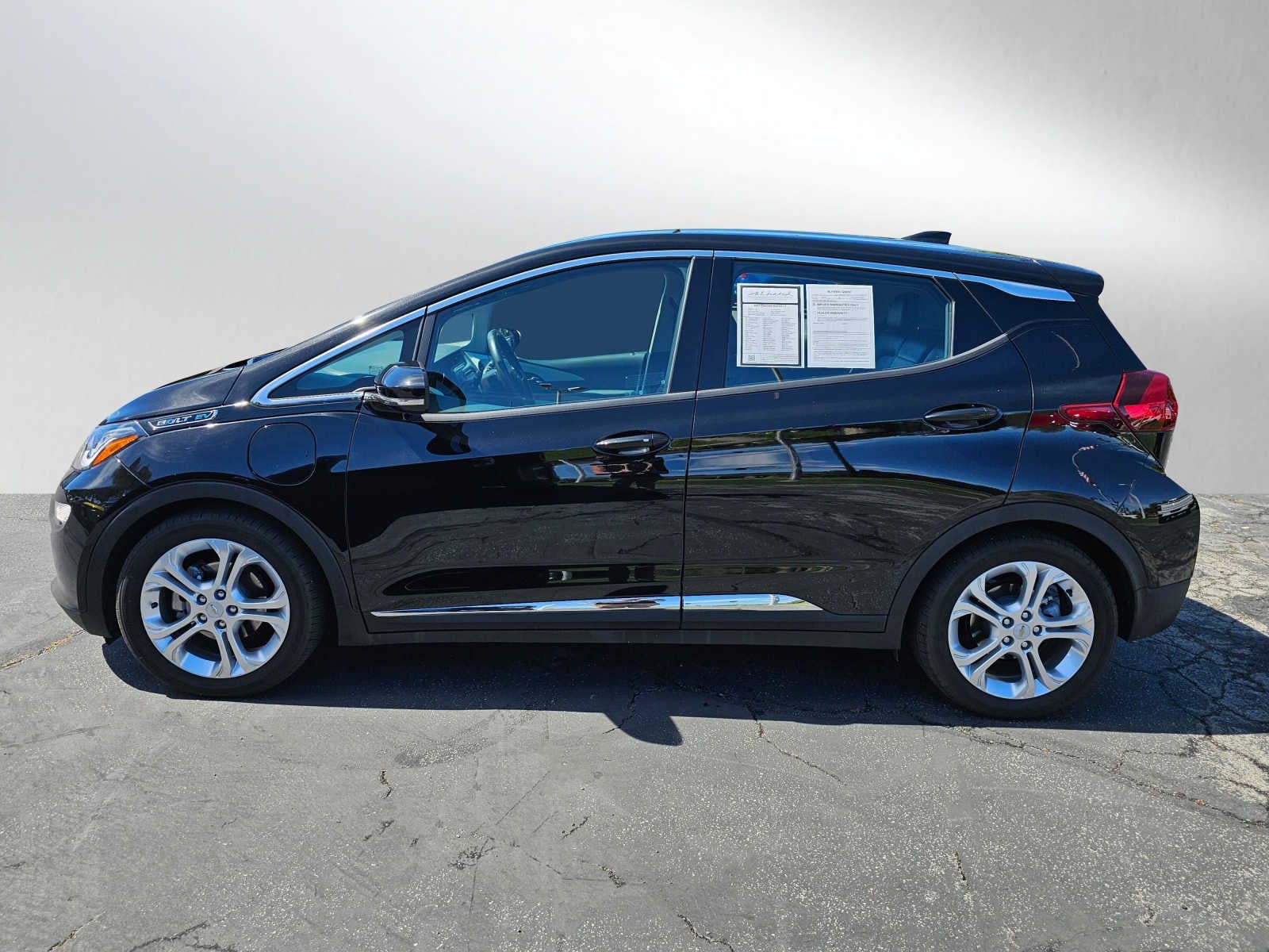 Used 2021 Chevrolet Bolt EV LT with VIN 1G1FY6S00M4109052 for sale in Thousand Oaks, CA