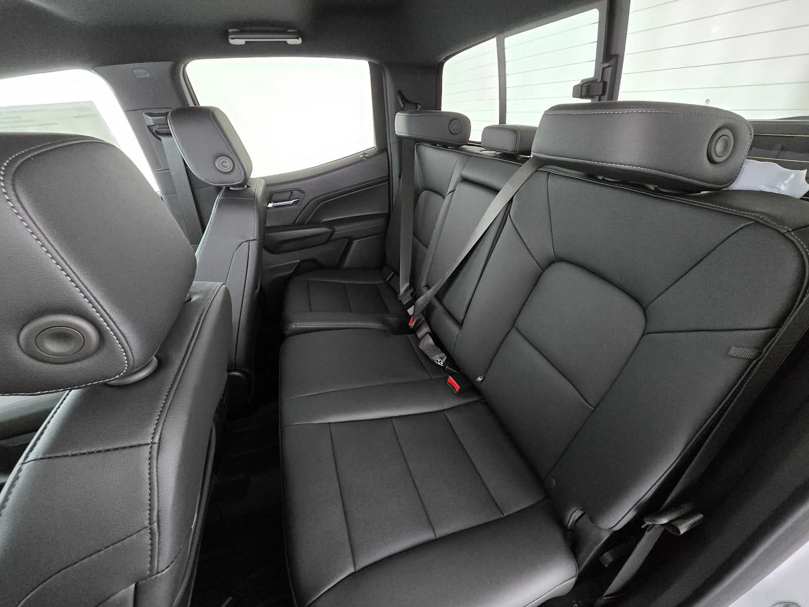 2025 Chevrolet Colorado WT/LT