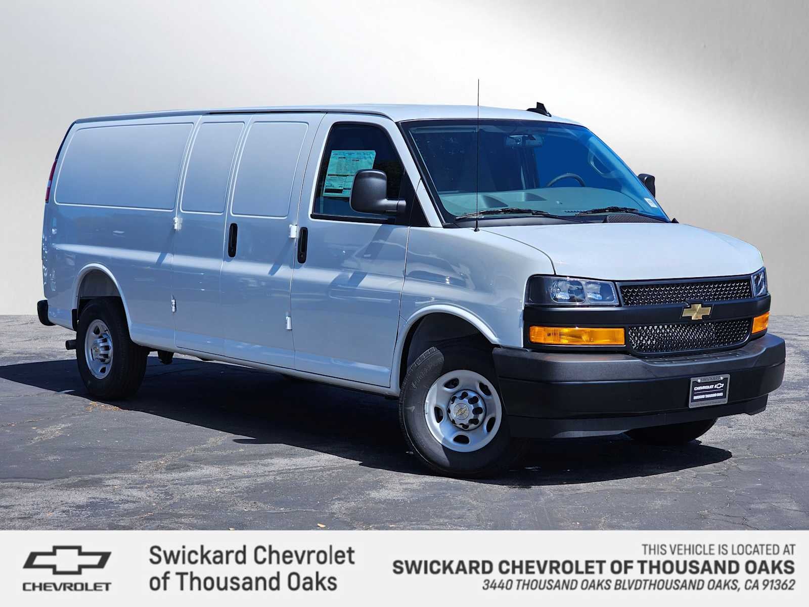2025 Chevrolet Express Cargo 3500 WT