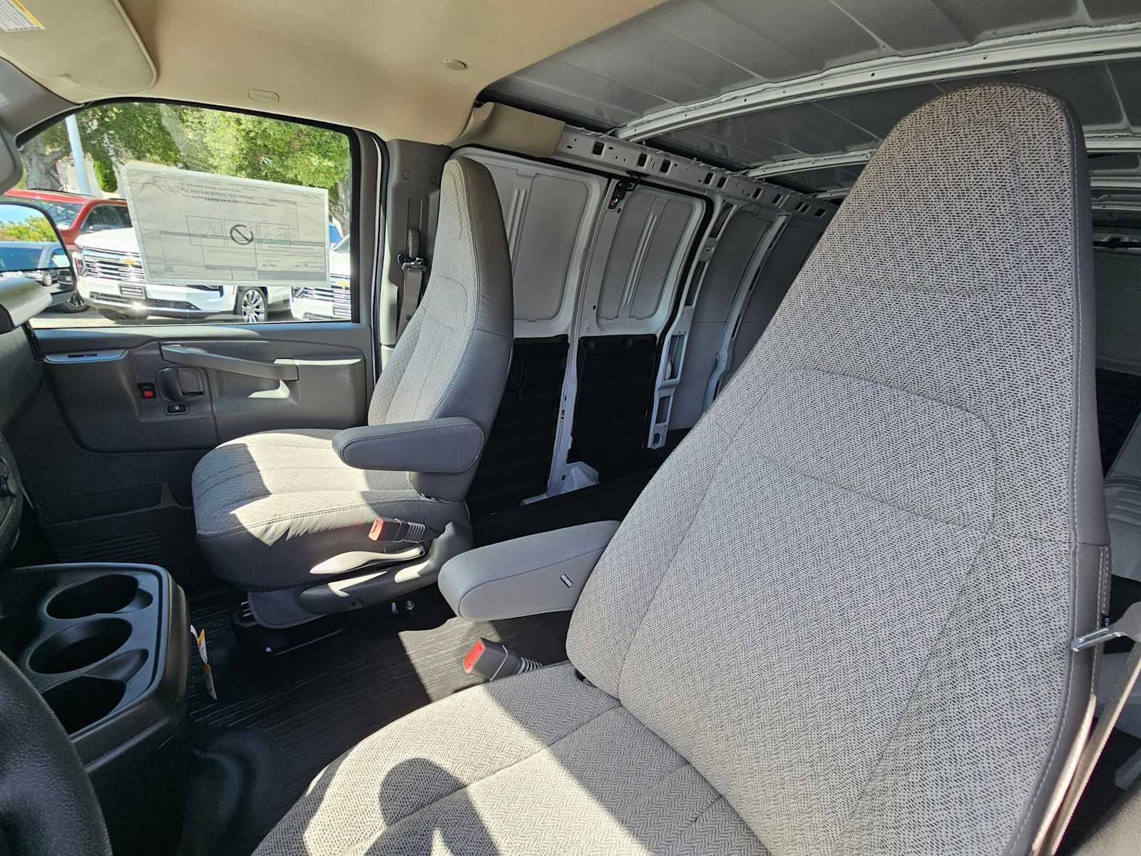 2025 Chevrolet Express Cargo 3500 WT