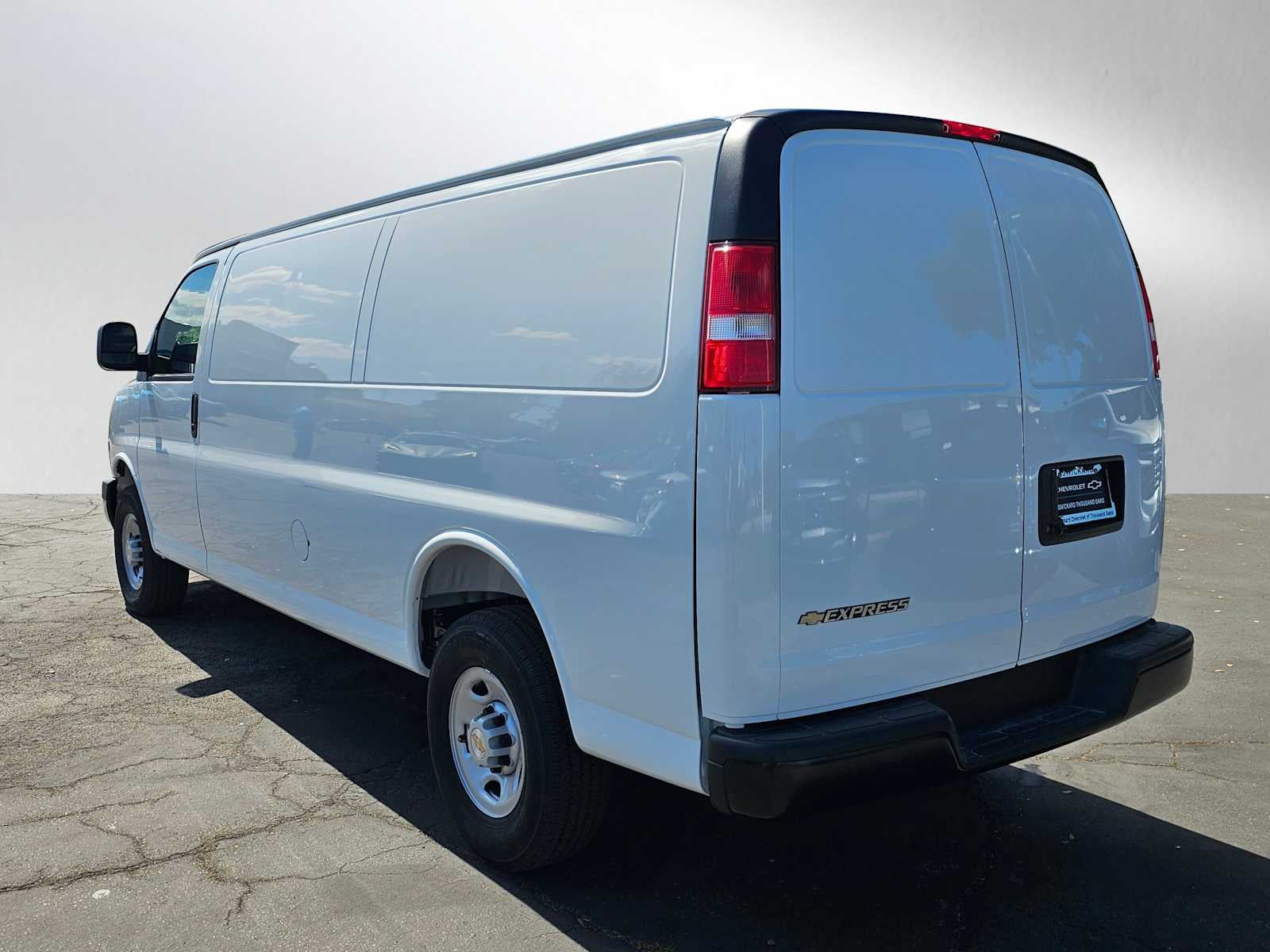 2025 Chevrolet Express Cargo 3500 WT