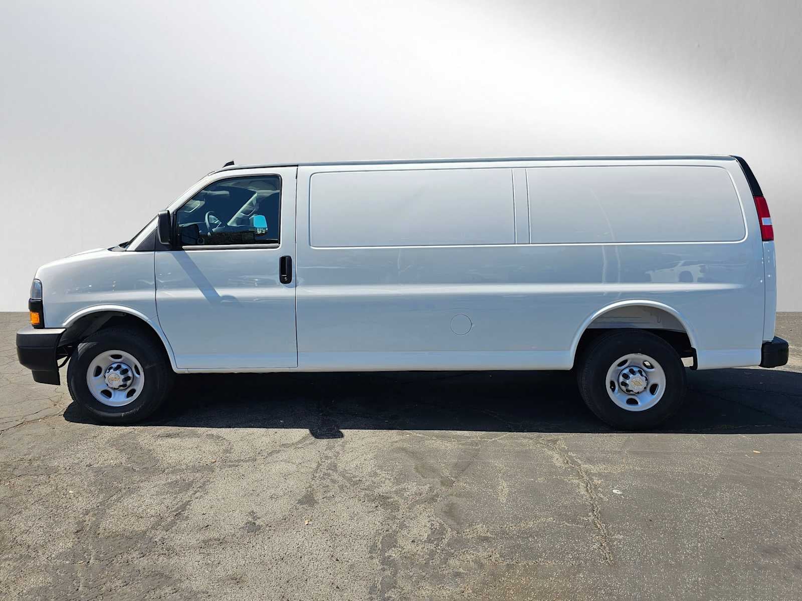 2025 Chevrolet Express Cargo 3500 WT