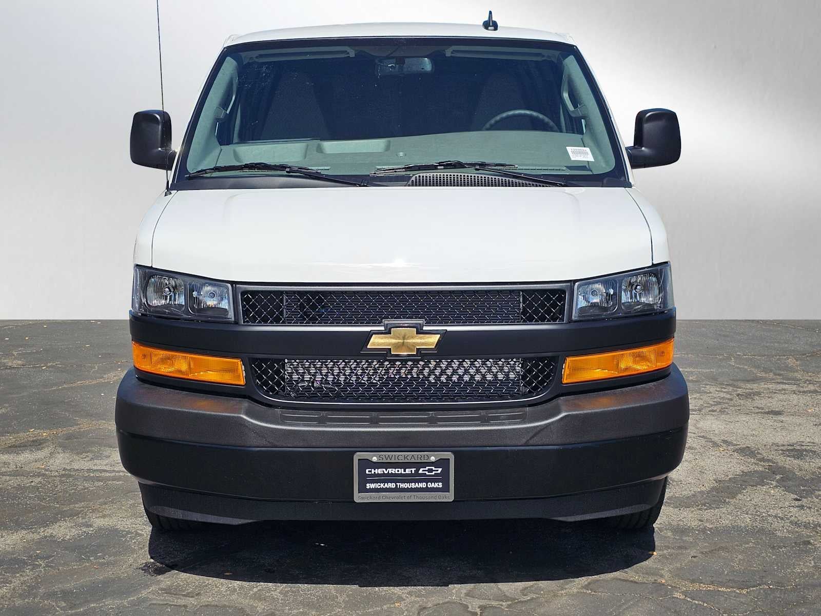 2025 Chevrolet Express Cargo 3500 WT