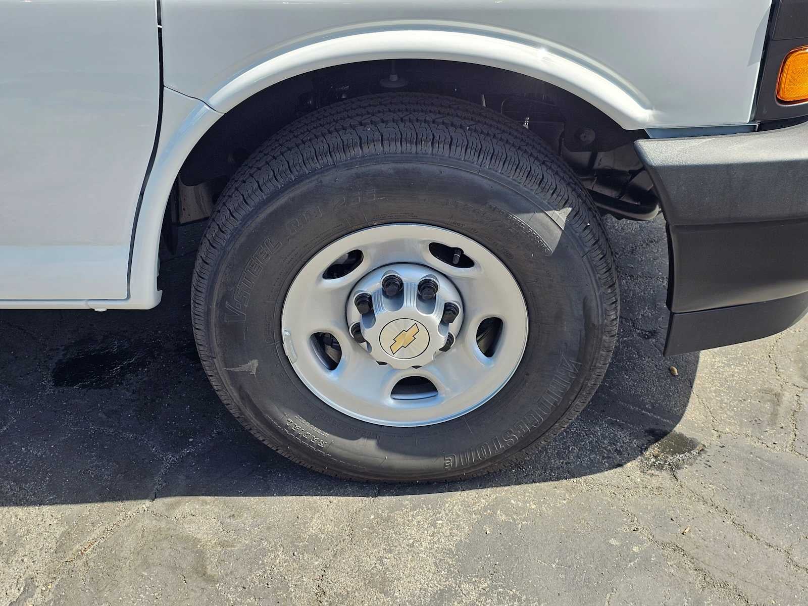 2025 Chevrolet Express Cargo 3500 WT