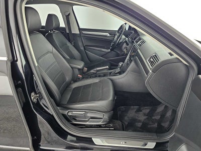 2017 Volkswagen Passat R-Line w/Comfort Pkg