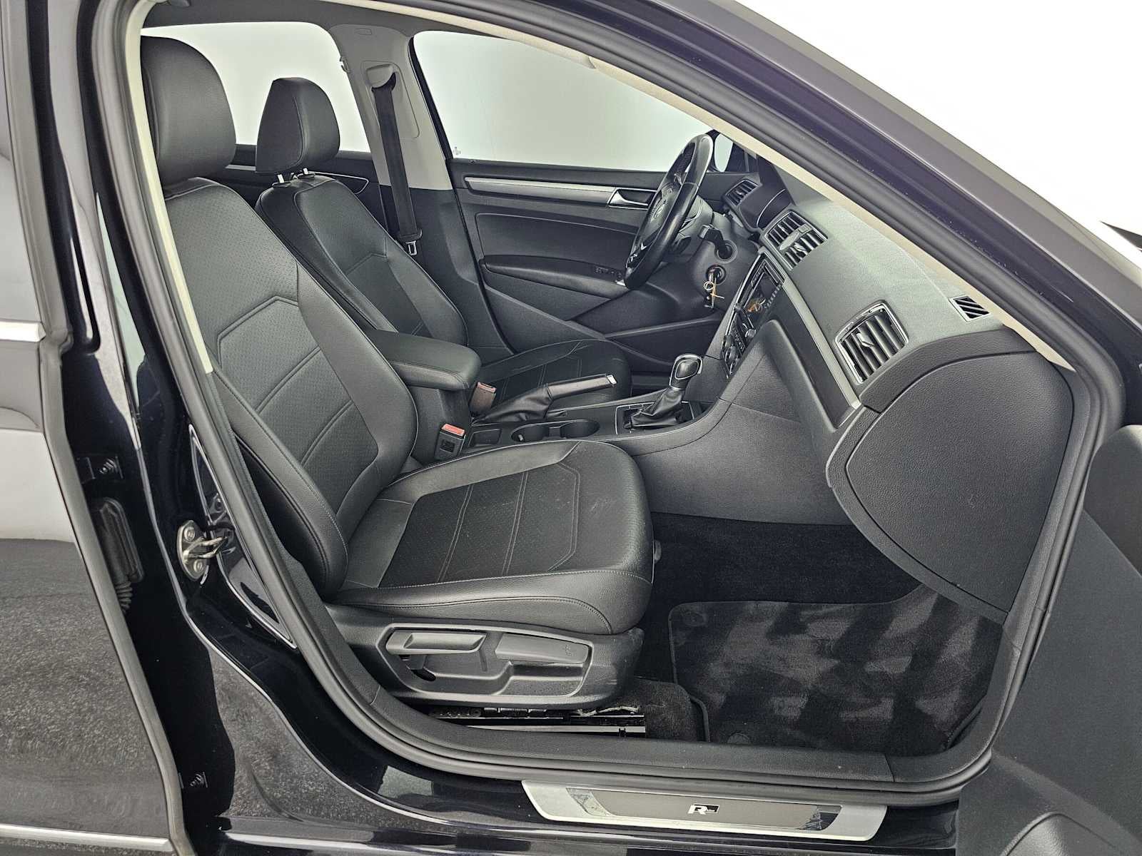 2017 Volkswagen Passat R-Line w/Comfort Pkg
