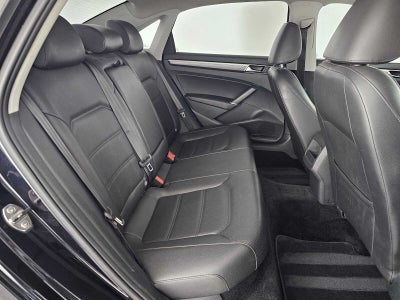 2017 Volkswagen Passat R-Line w/Comfort Pkg