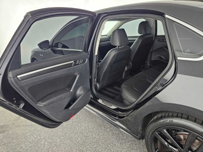 2017 Volkswagen Passat R-Line w/Comfort Pkg