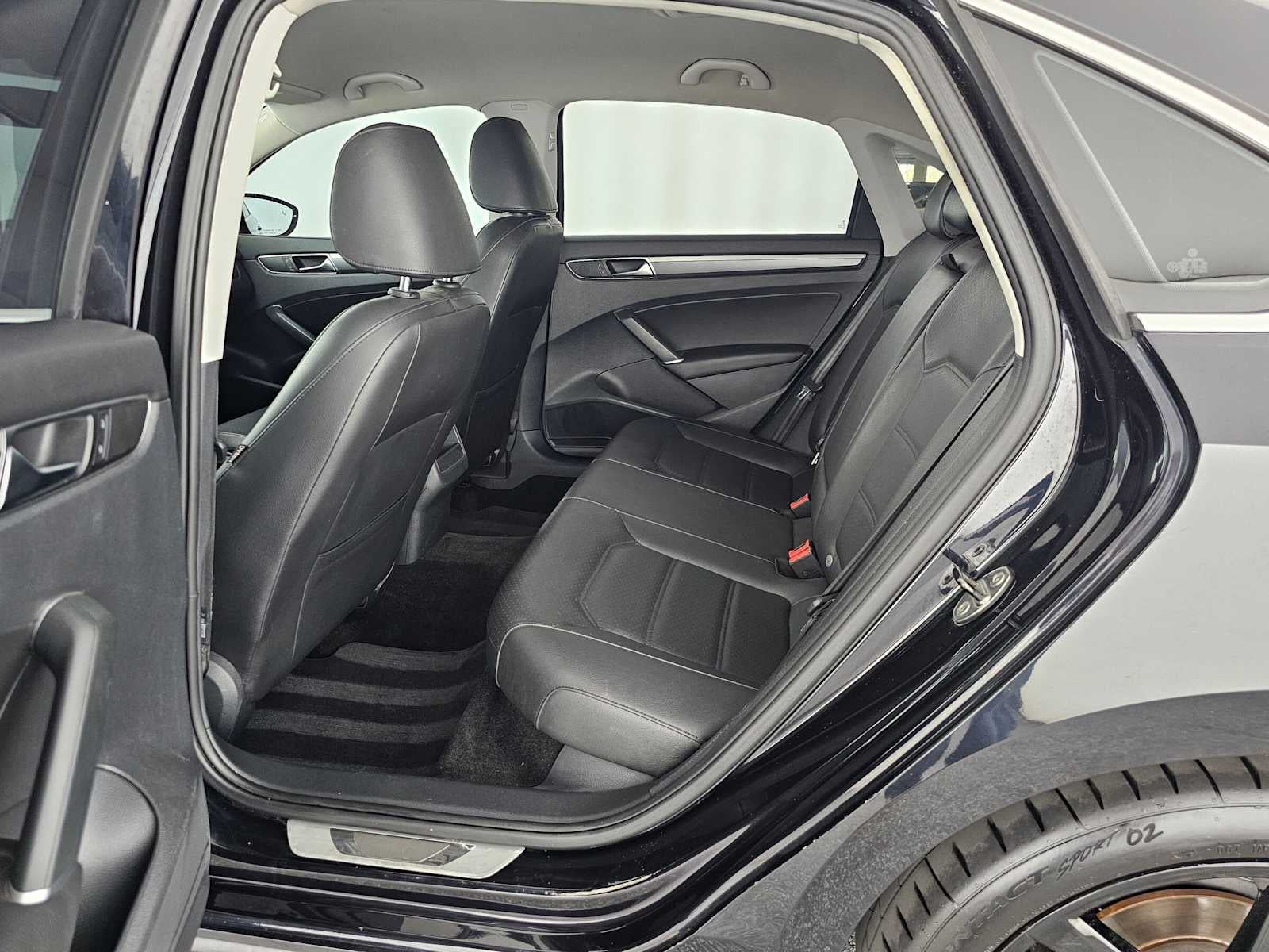 2017 Volkswagen Passat R-Line w/Comfort Pkg