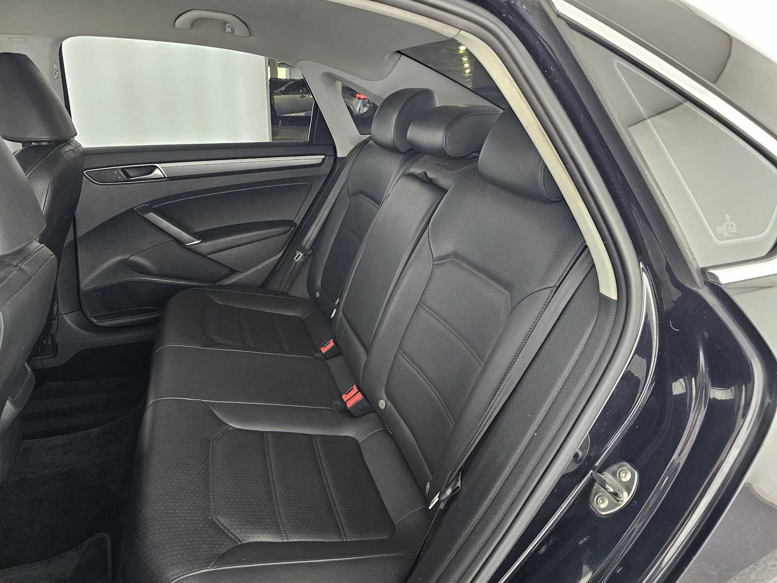 2017 Volkswagen Passat R-Line w/Comfort Pkg