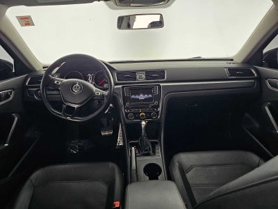 2017 Volkswagen Passat R-Line w/Comfort Pkg