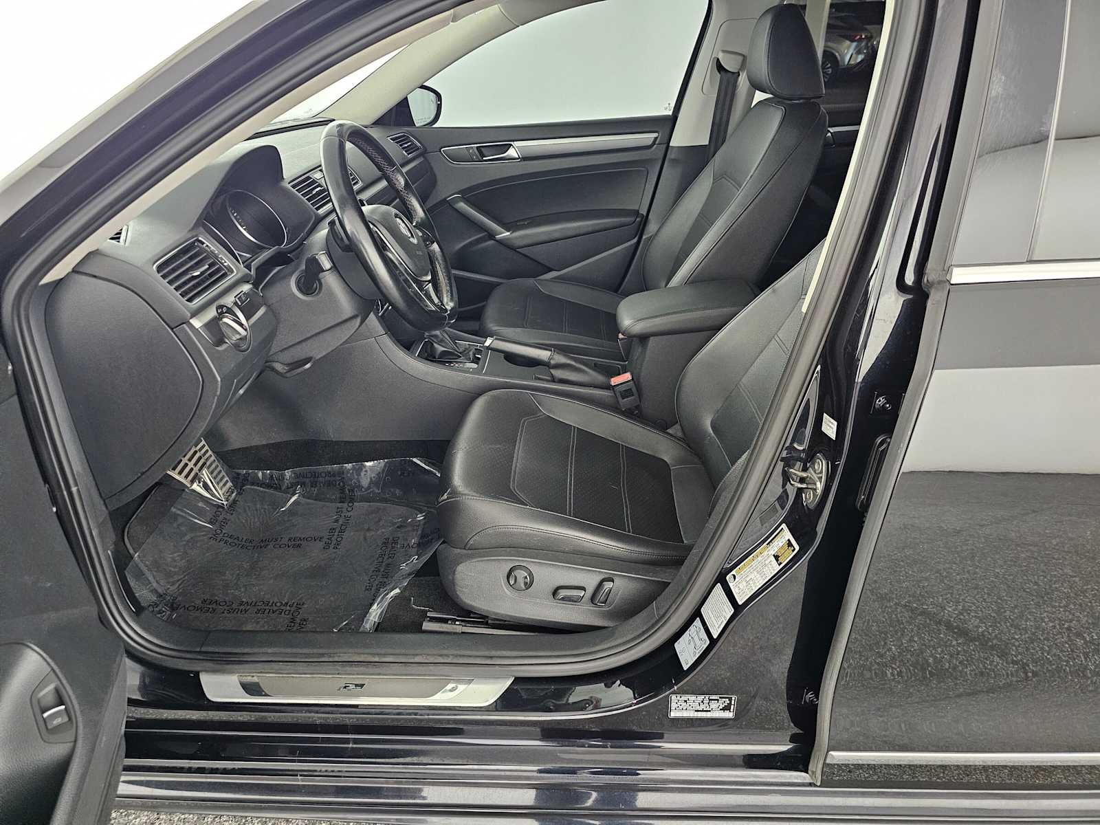 2017 Volkswagen Passat R-Line w/Comfort Pkg