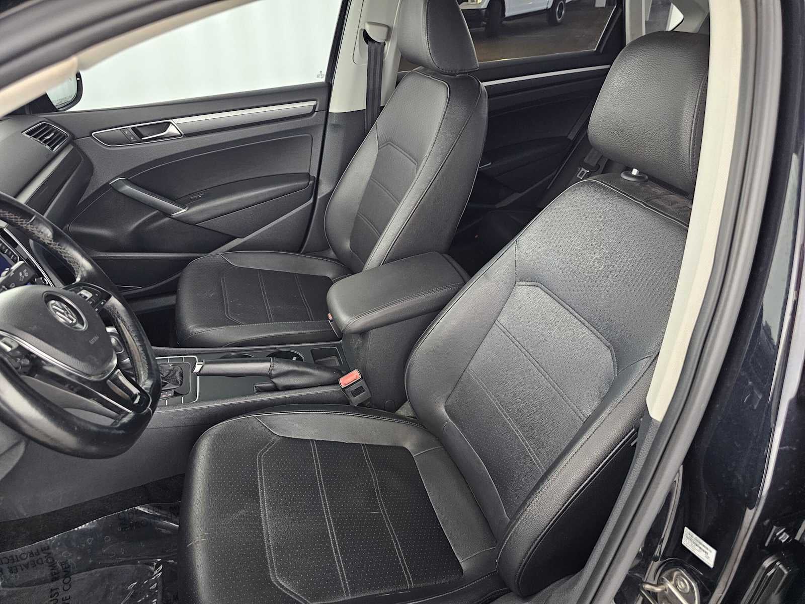 2017 Volkswagen Passat R-Line w/Comfort Pkg