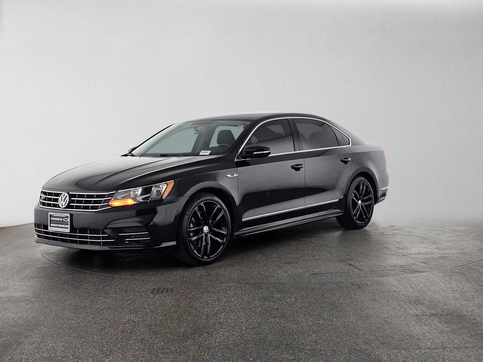 2017 Volkswagen Passat R-Line w/Comfort Pkg