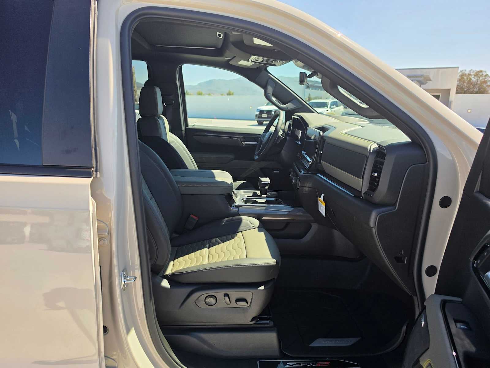 2026 Chevrolet Silverado 1500 ZR2 - Photo 10