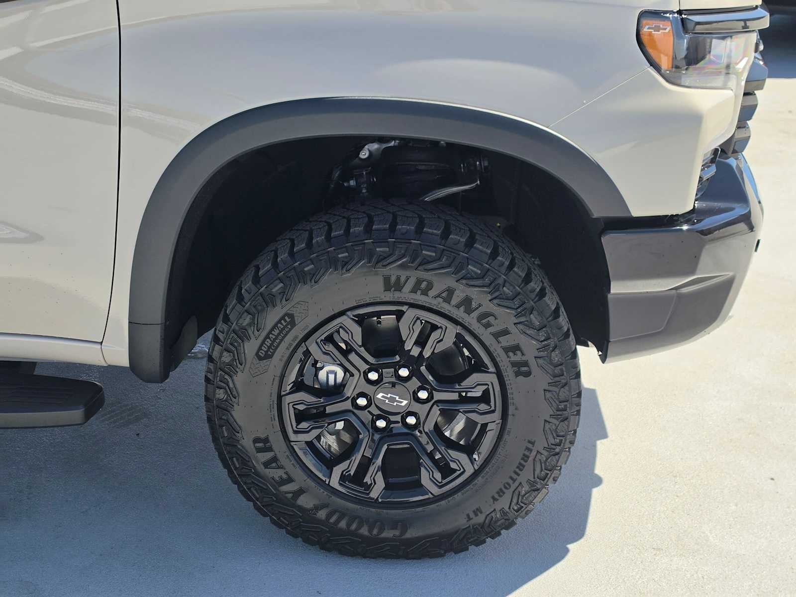 2026 Chevrolet Silverado 1500 ZR2 - Photo 9