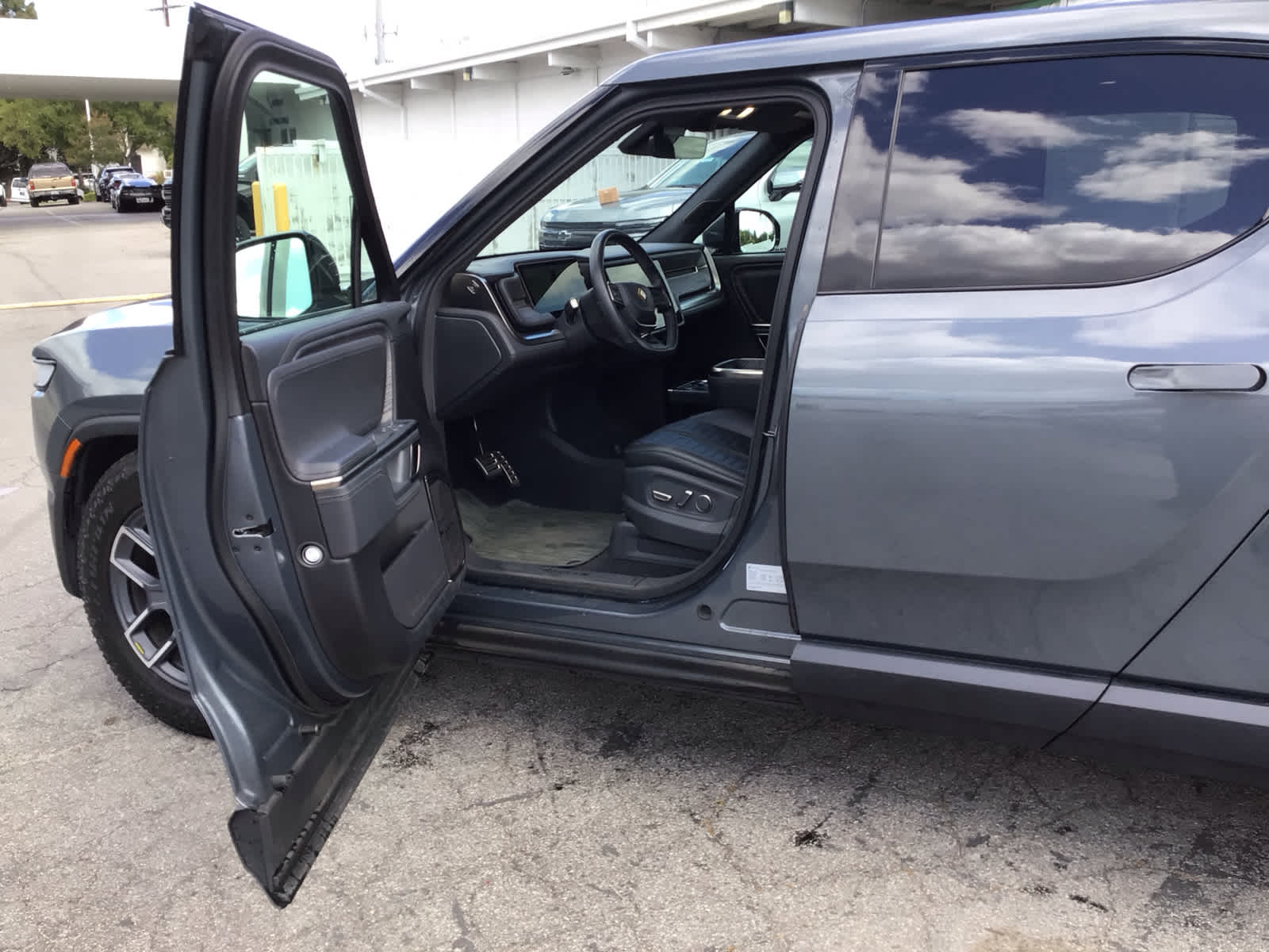 2023 RIVIAN R1T Adventure