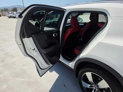 2019 Volvo XC40 Momentum