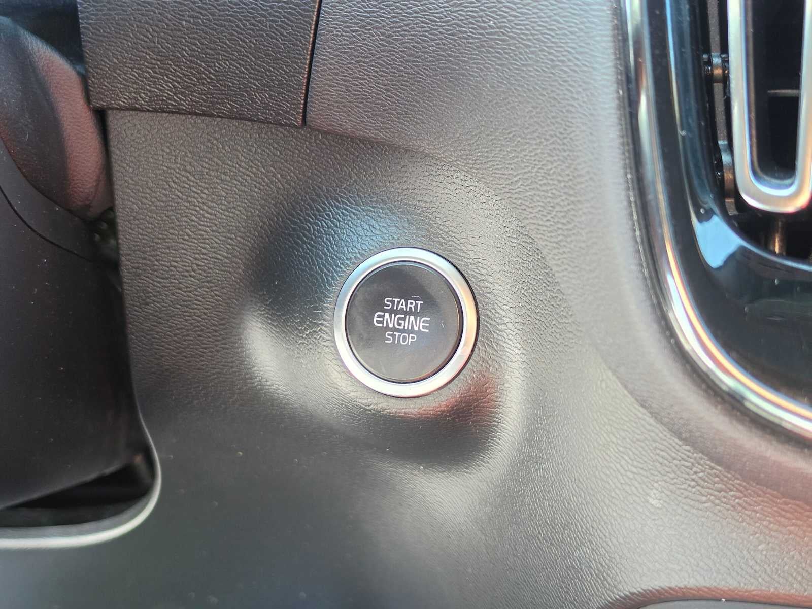 2019 Volvo XC40 Momentum