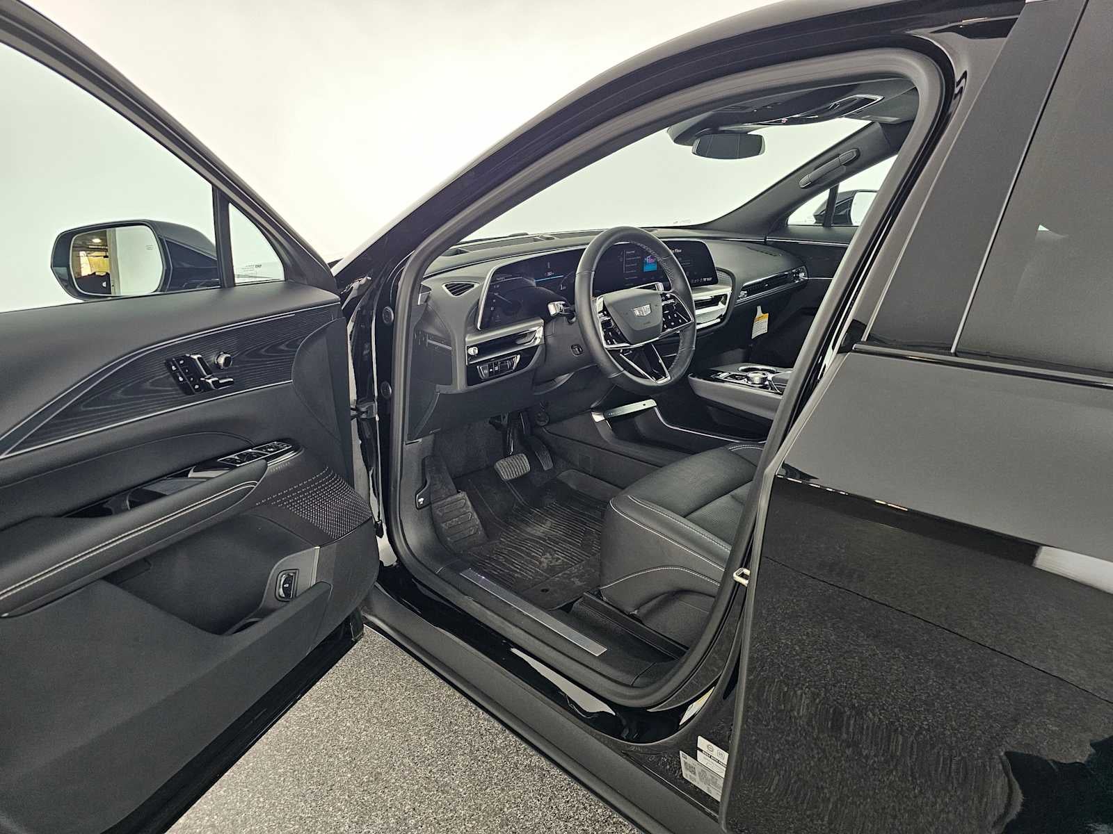 2025 Cadillac LYRIQ Luxury 1