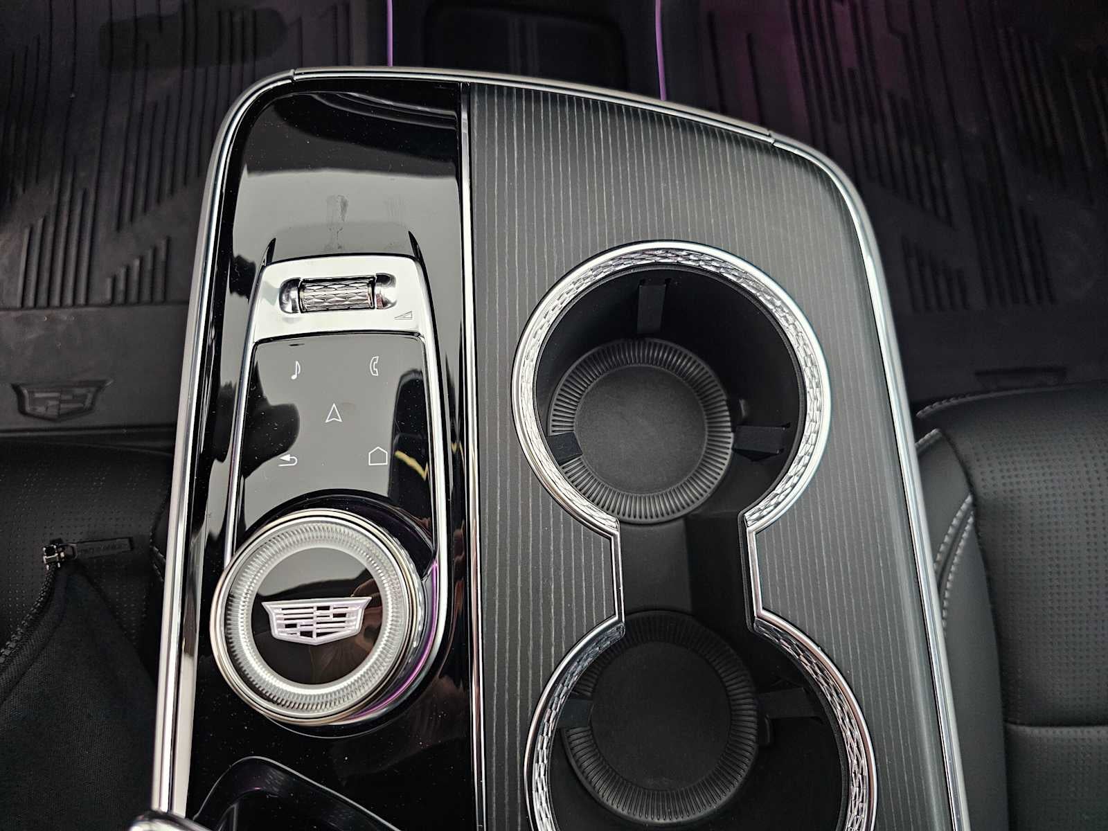 2025 Cadillac LYRIQ Luxury 3