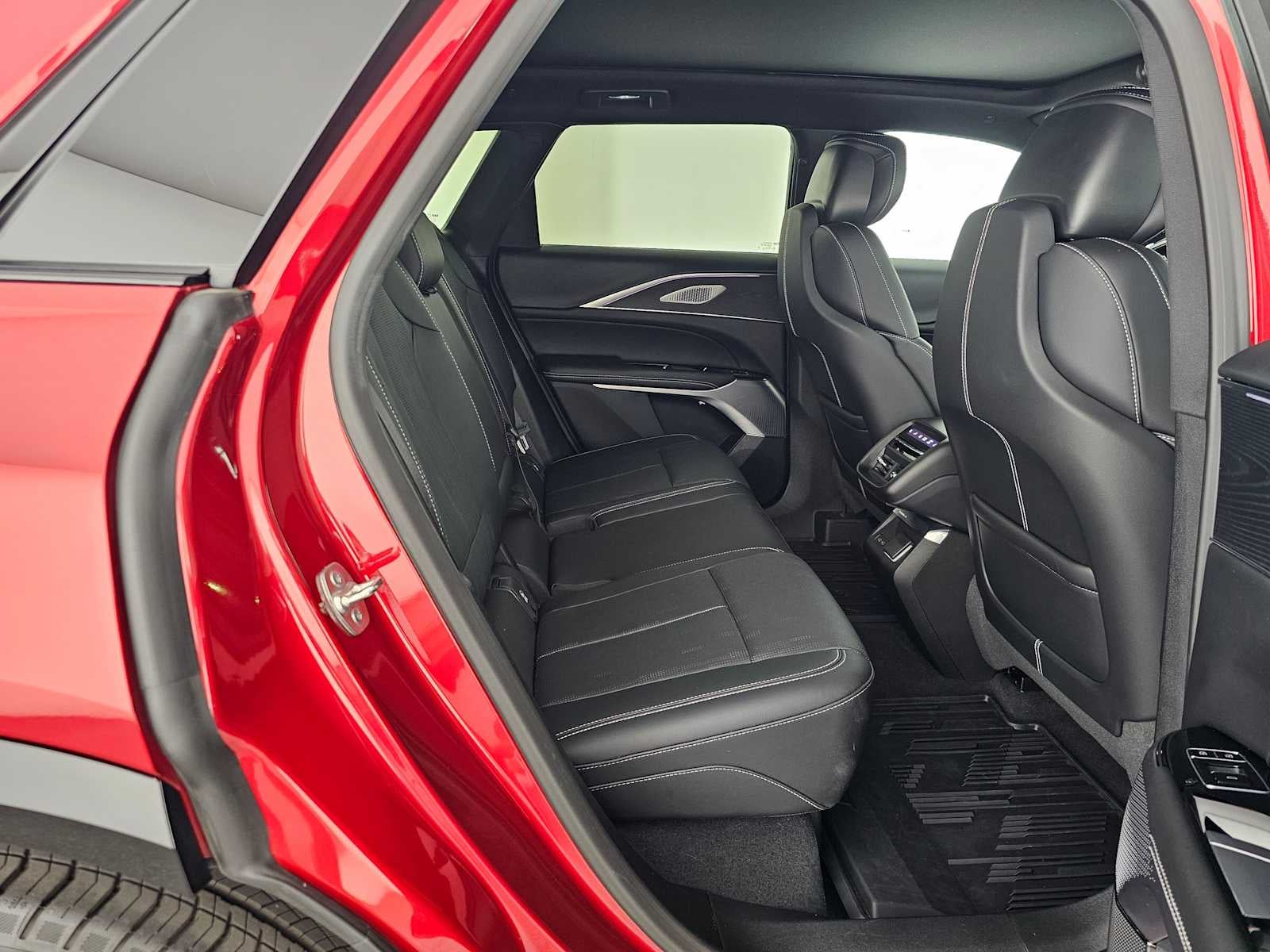 2025 Cadillac LYRIQ Luxury 3