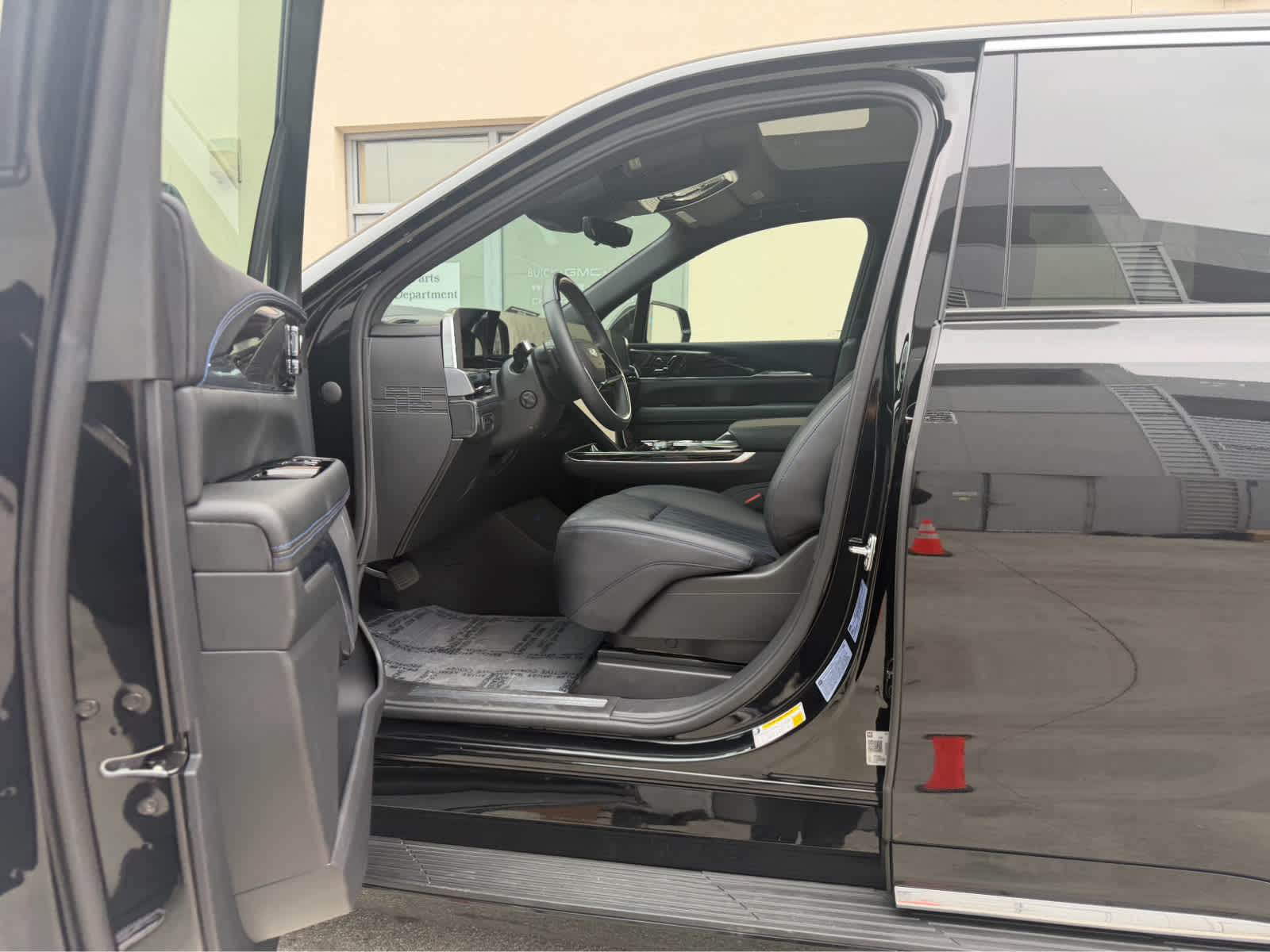 2025 Cadillac ESCALADE IQ Luxury 1