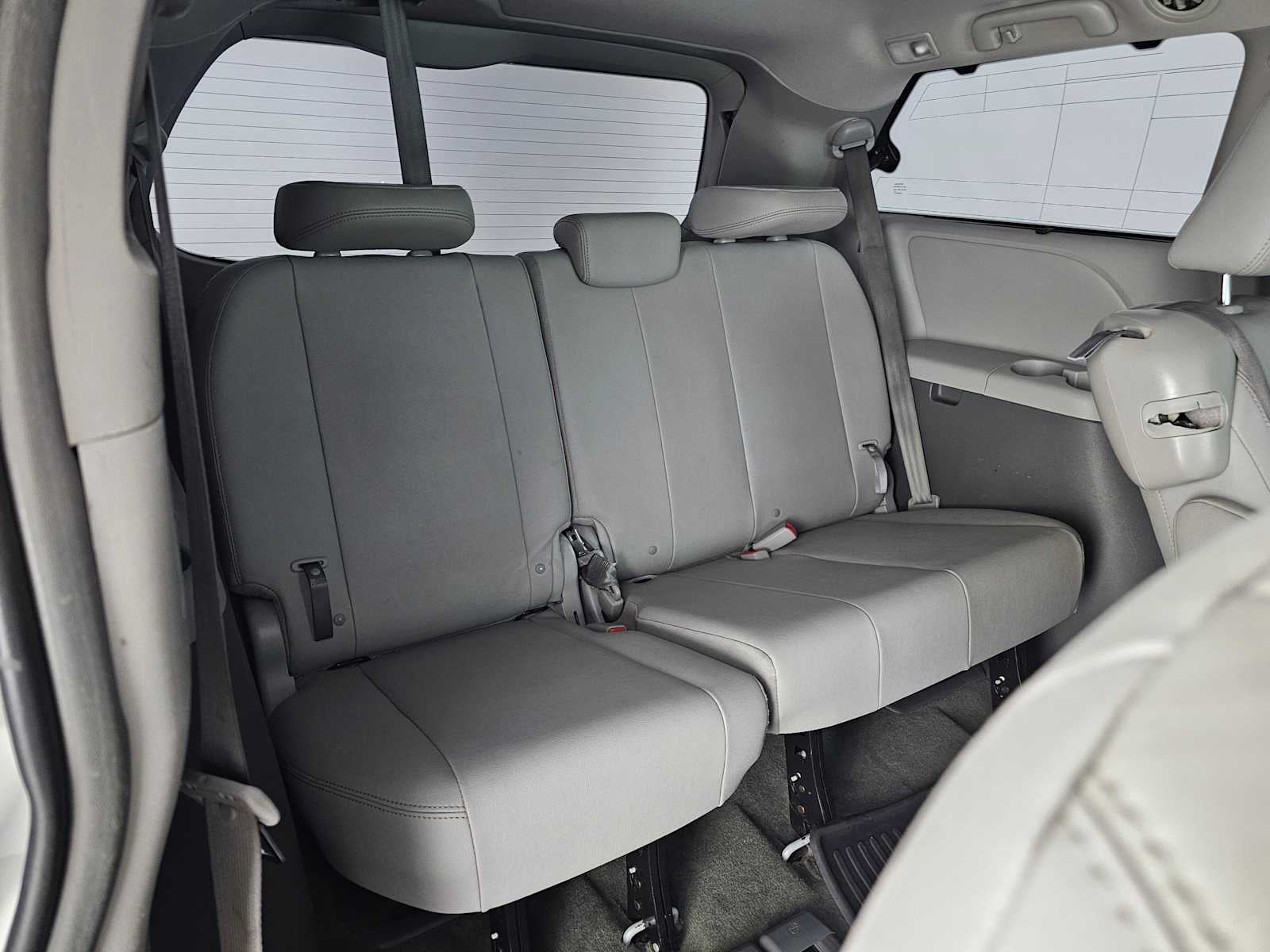 2017 Toyota Sienna XLE Auto Access Seat