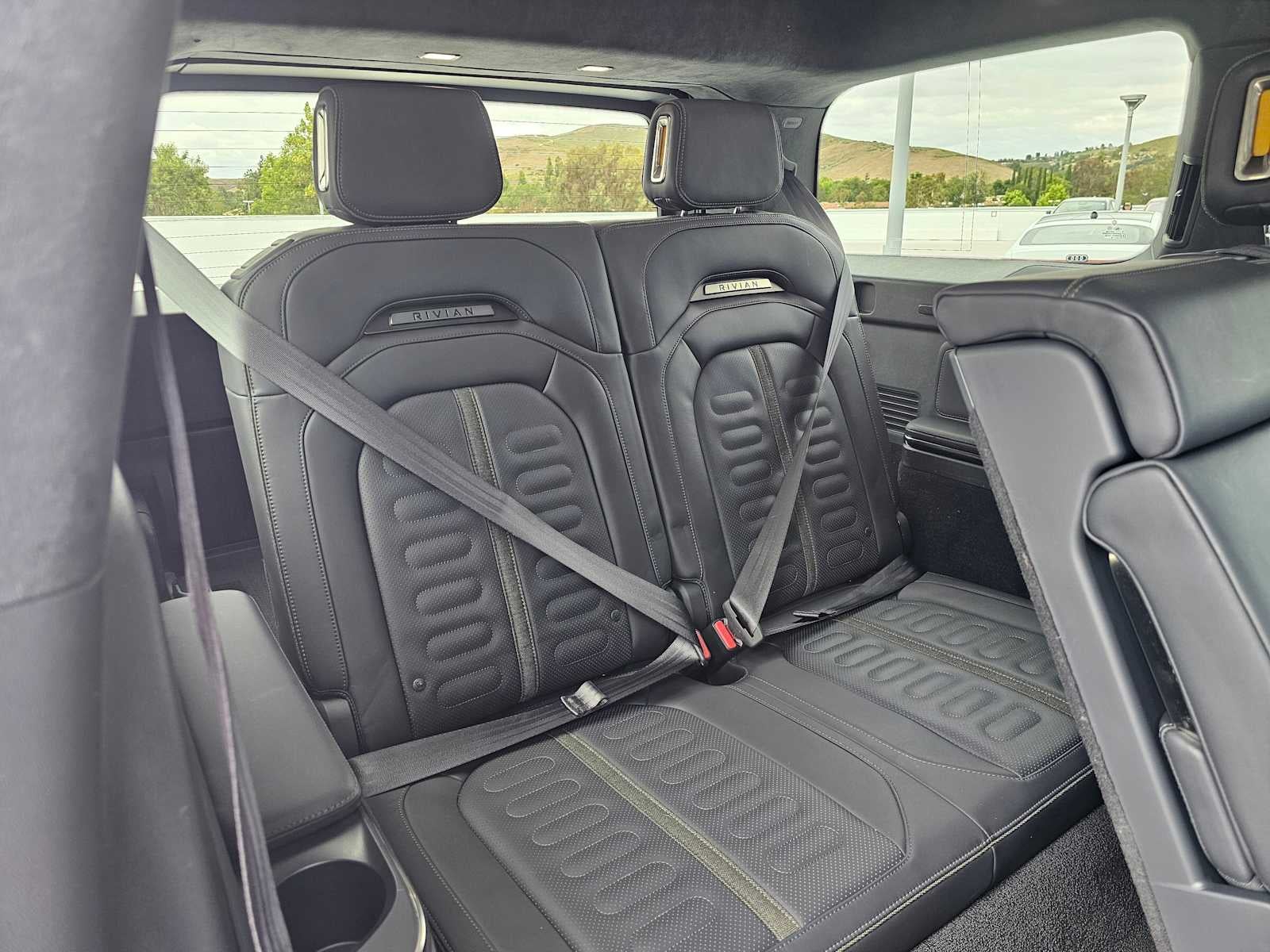 2023 RIVIAN R1S Adventure