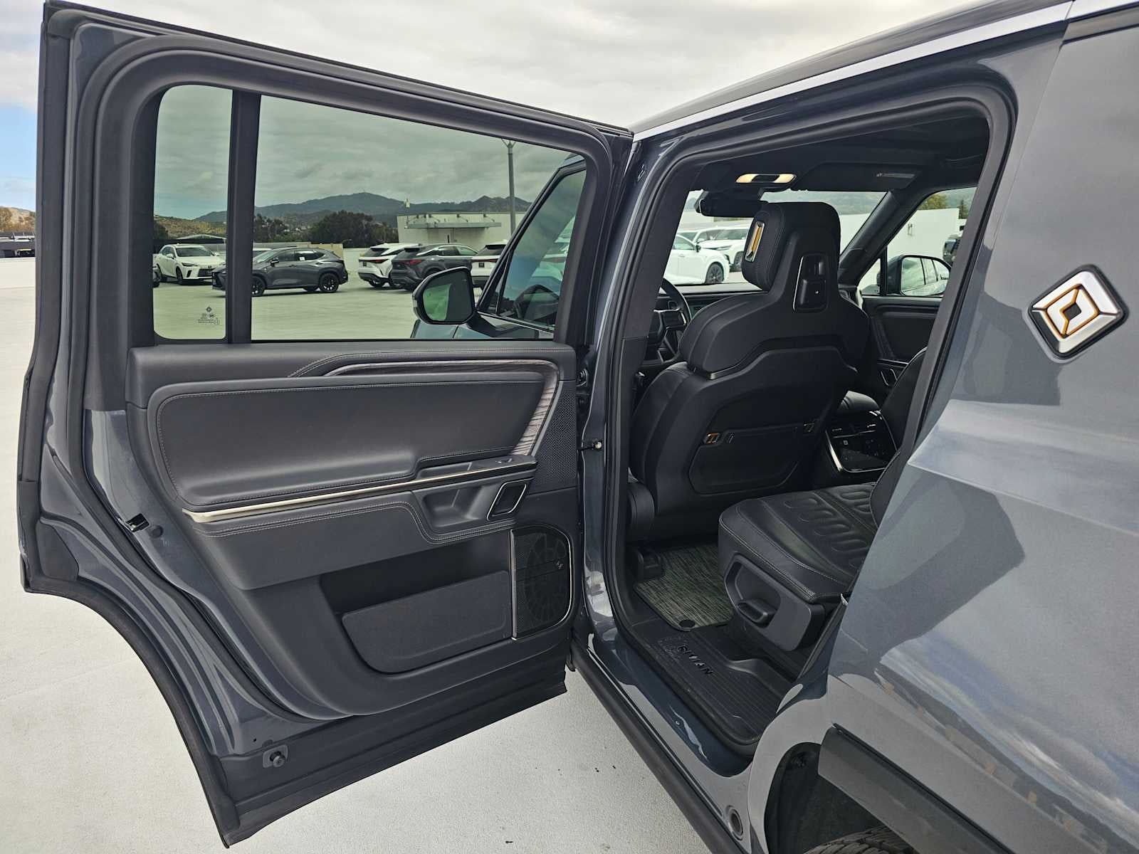 2023 RIVIAN R1S Adventure
