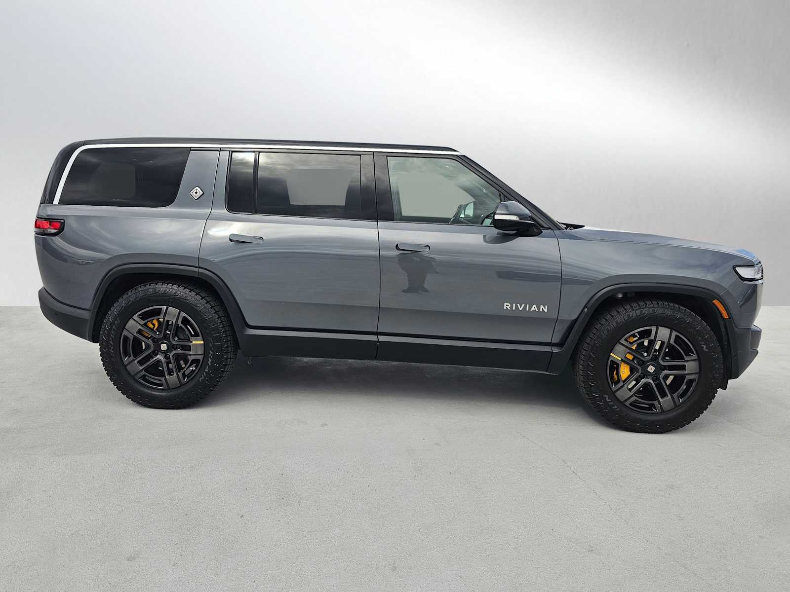 2023 RIVIAN R1S Adventure