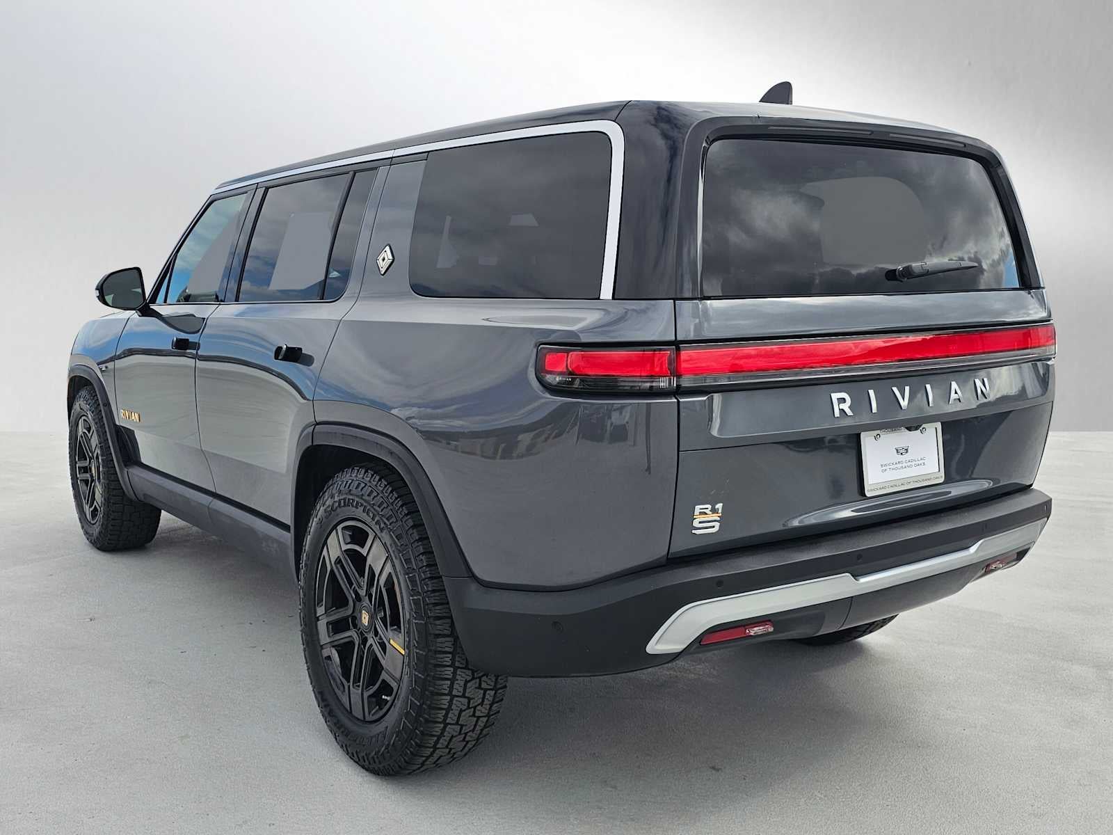 2023 RIVIAN R1S Adventure