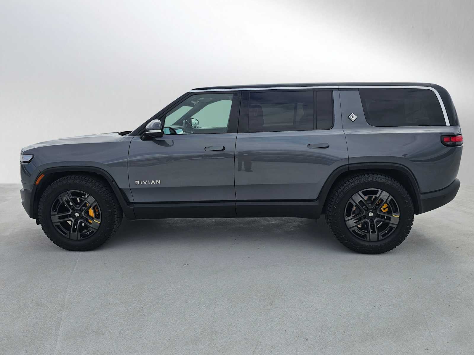 2023 RIVIAN R1S Adventure