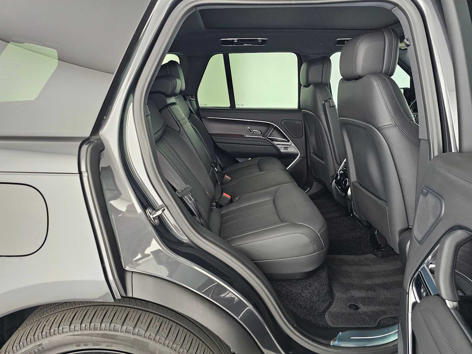 2025 Land Rover Range Rover SE