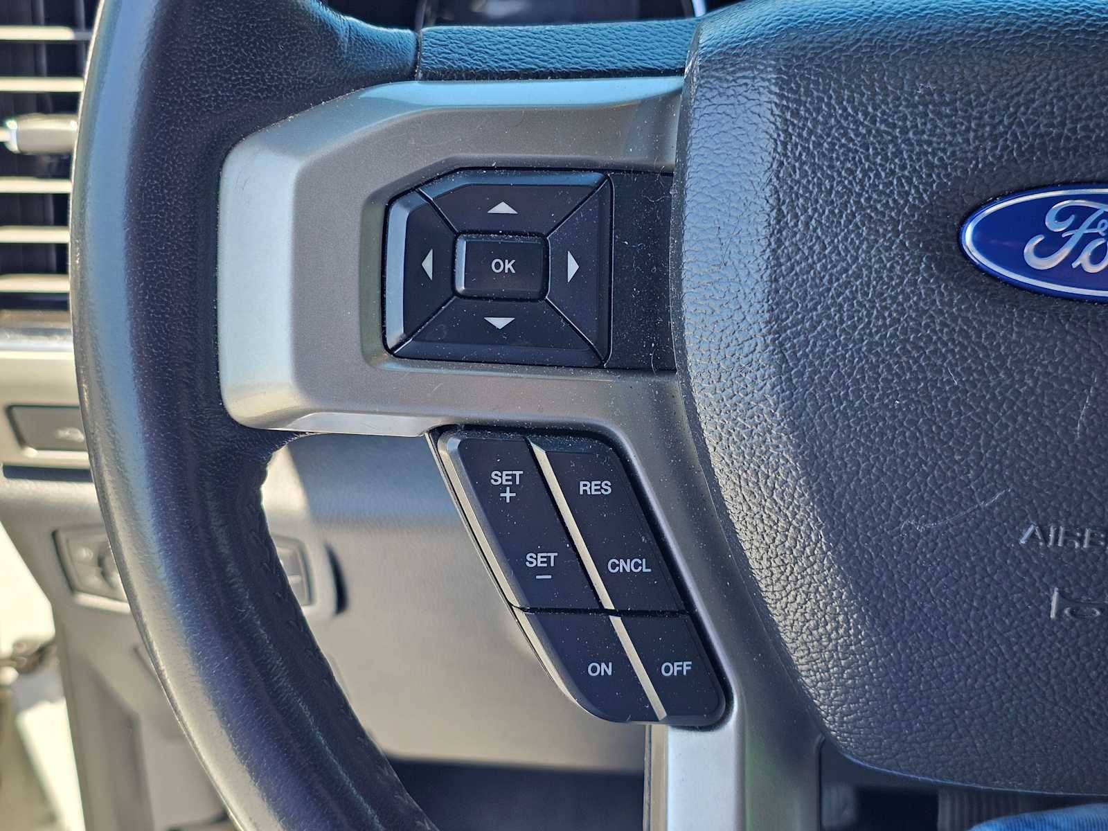 2022 Ford Super Duty F-350 SRW Pickup LARIAT
