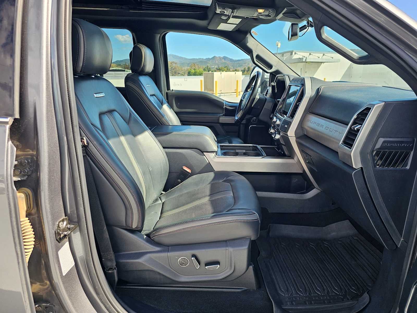 2022 Ford Super Duty F-350 SRW Pickup Platinum