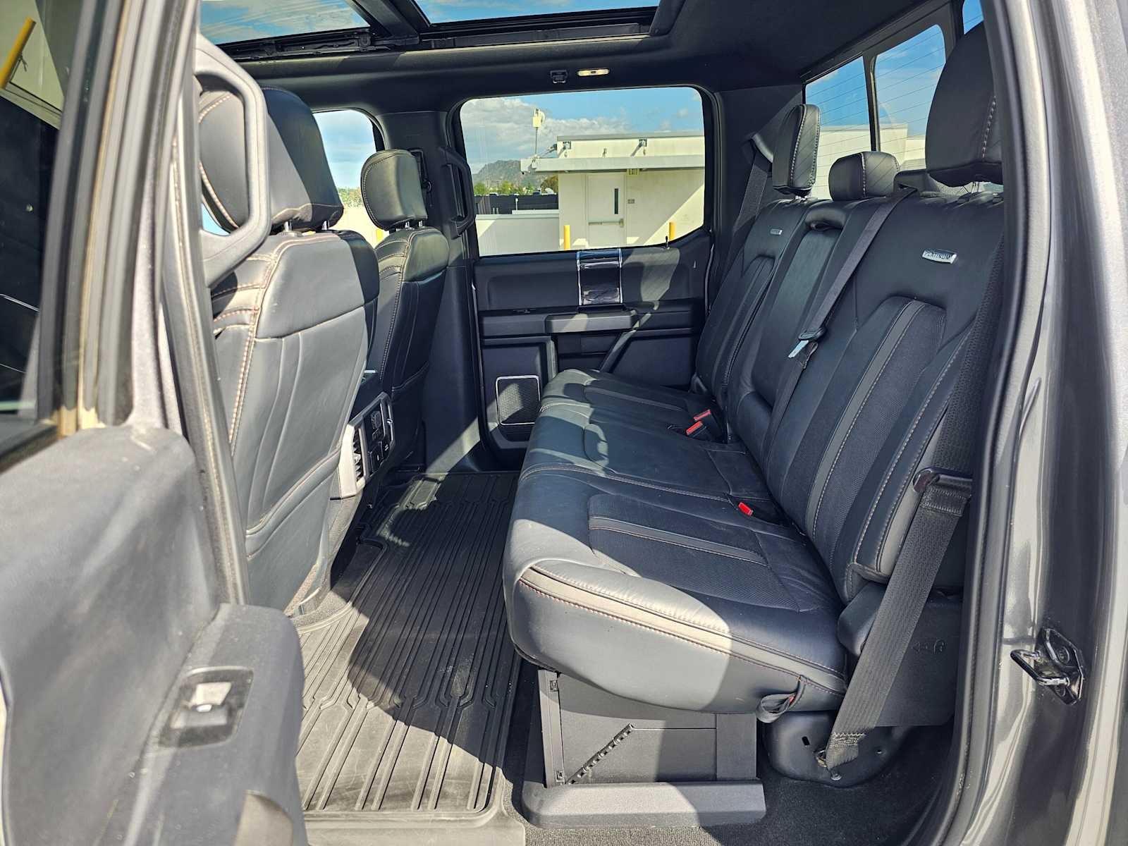 2022 Ford Super Duty F-350 SRW Pickup Platinum