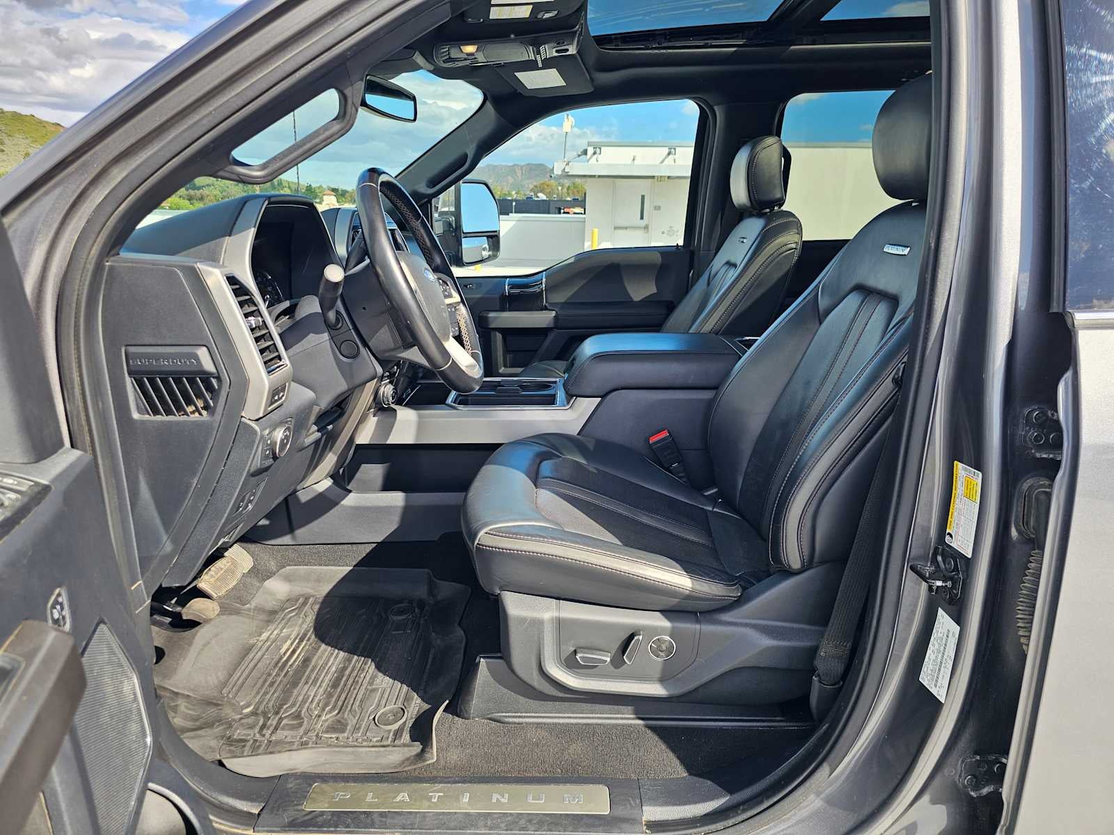 2022 Ford Super Duty F-350 SRW Pickup Platinum