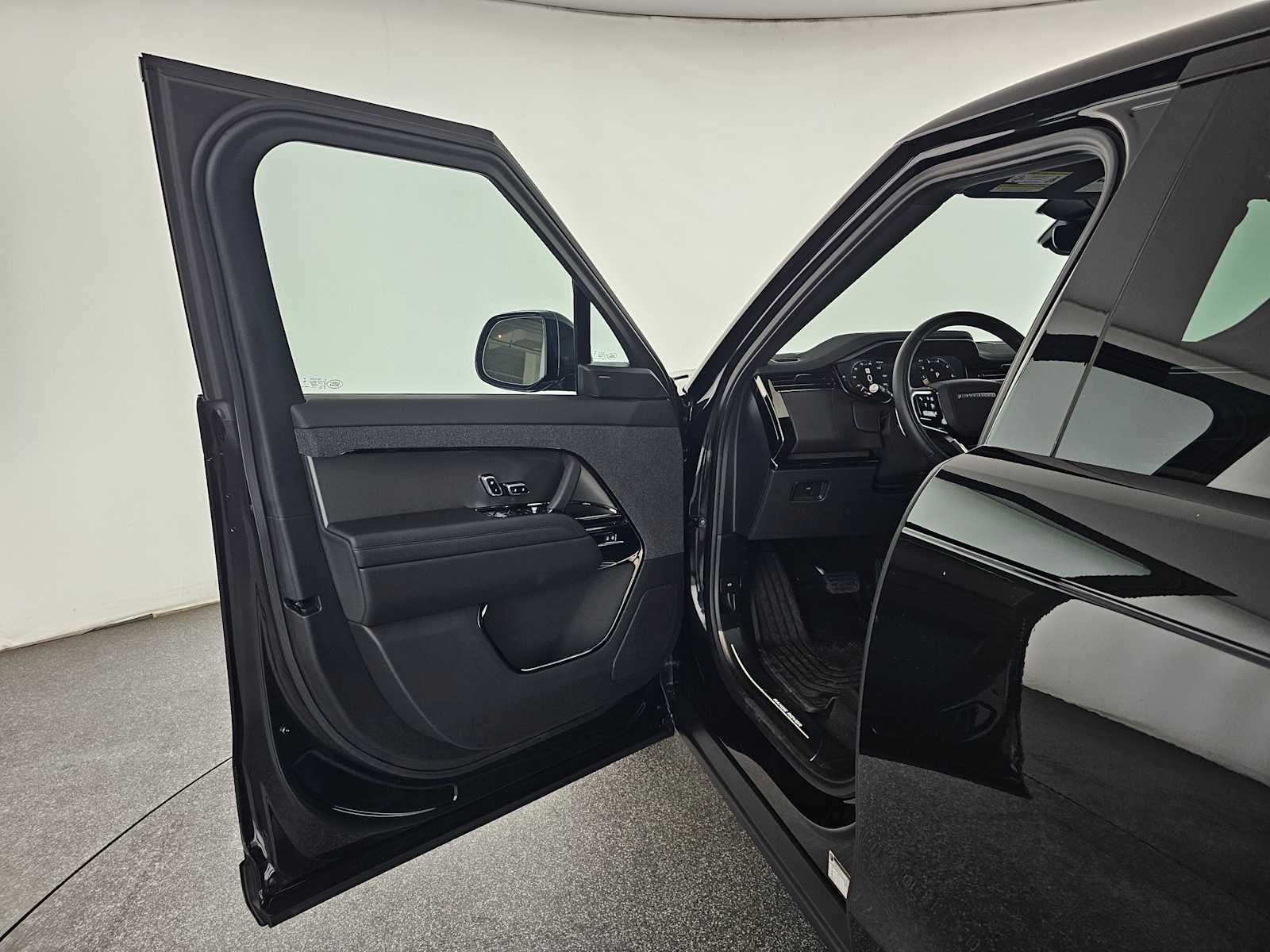 2026 Land Rover Range Rover Sport SE