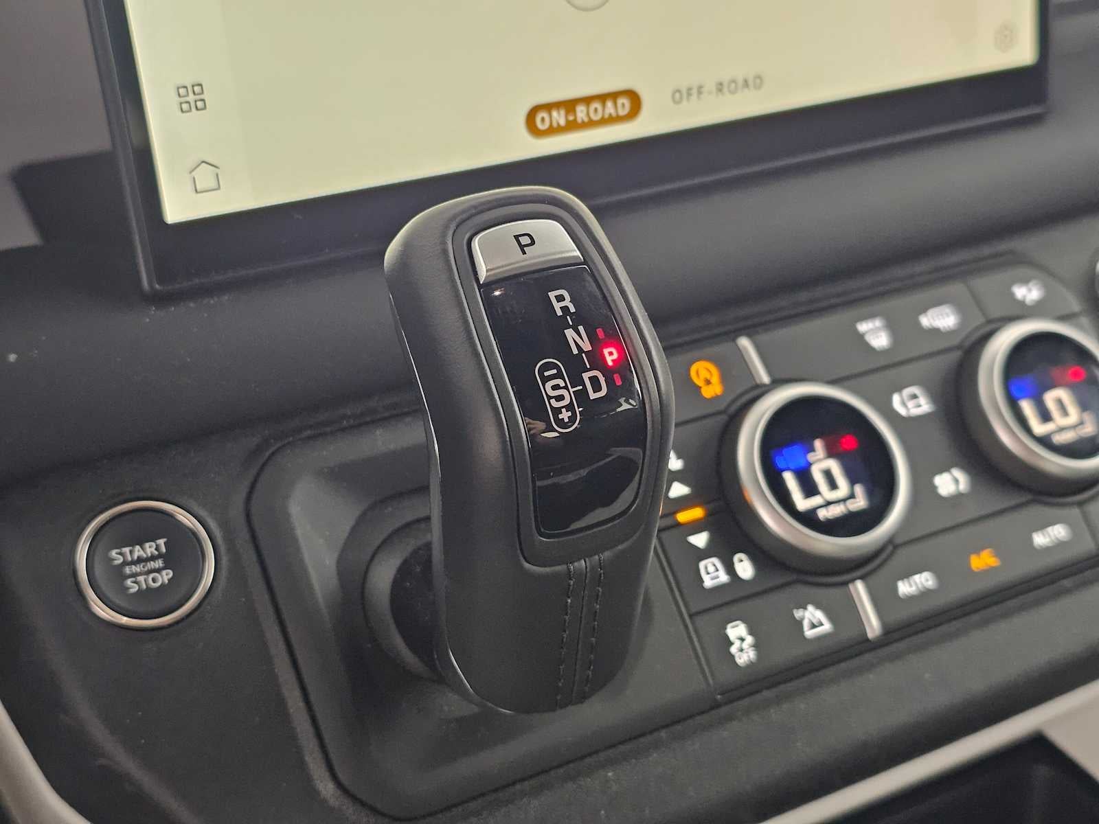 2025 Land Rover Defender X-Dynamic SE