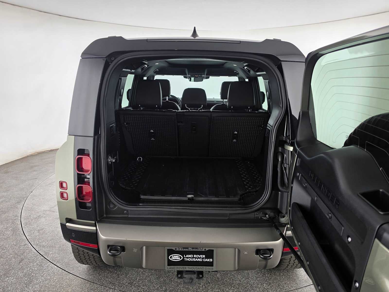 2024 Land Rover Defender X-Dynamic SE
