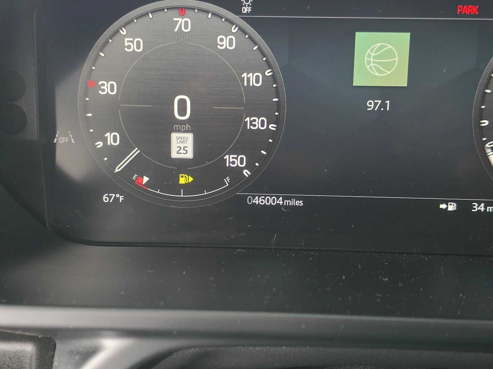 2024 Land Rover Defender X-Dynamic SE
