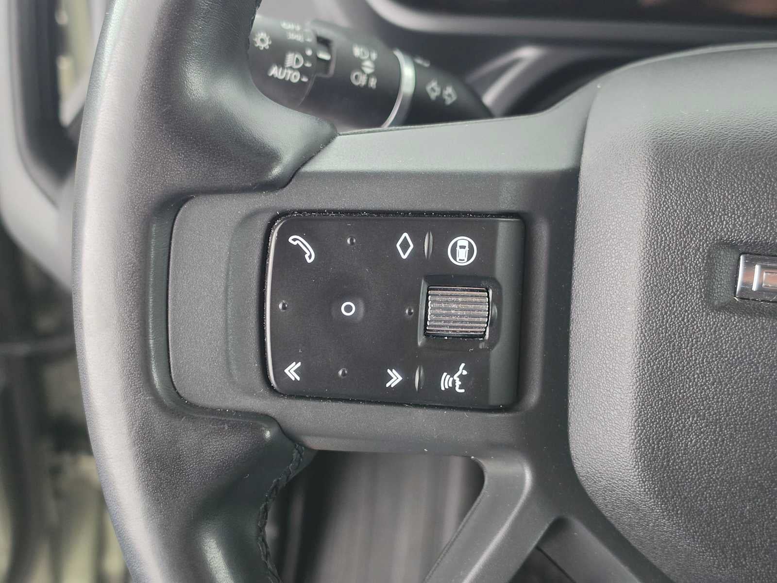 2024 Land Rover Defender X-Dynamic SE