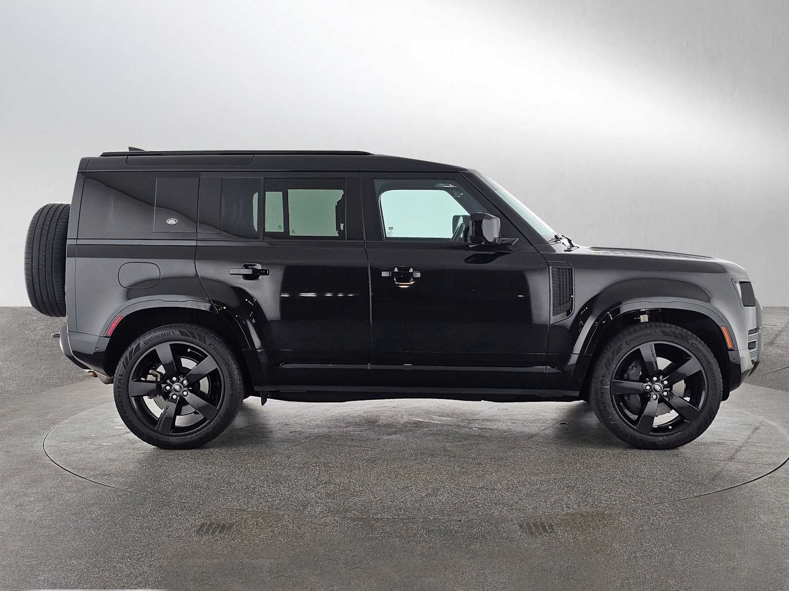 2024 Land Rover Defender X-Dynamic SE