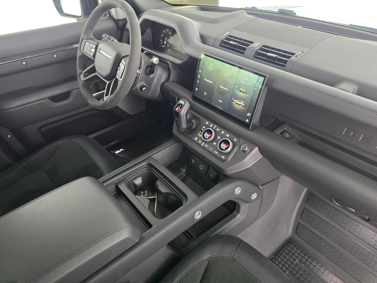 2024 Land Rover Defender V8