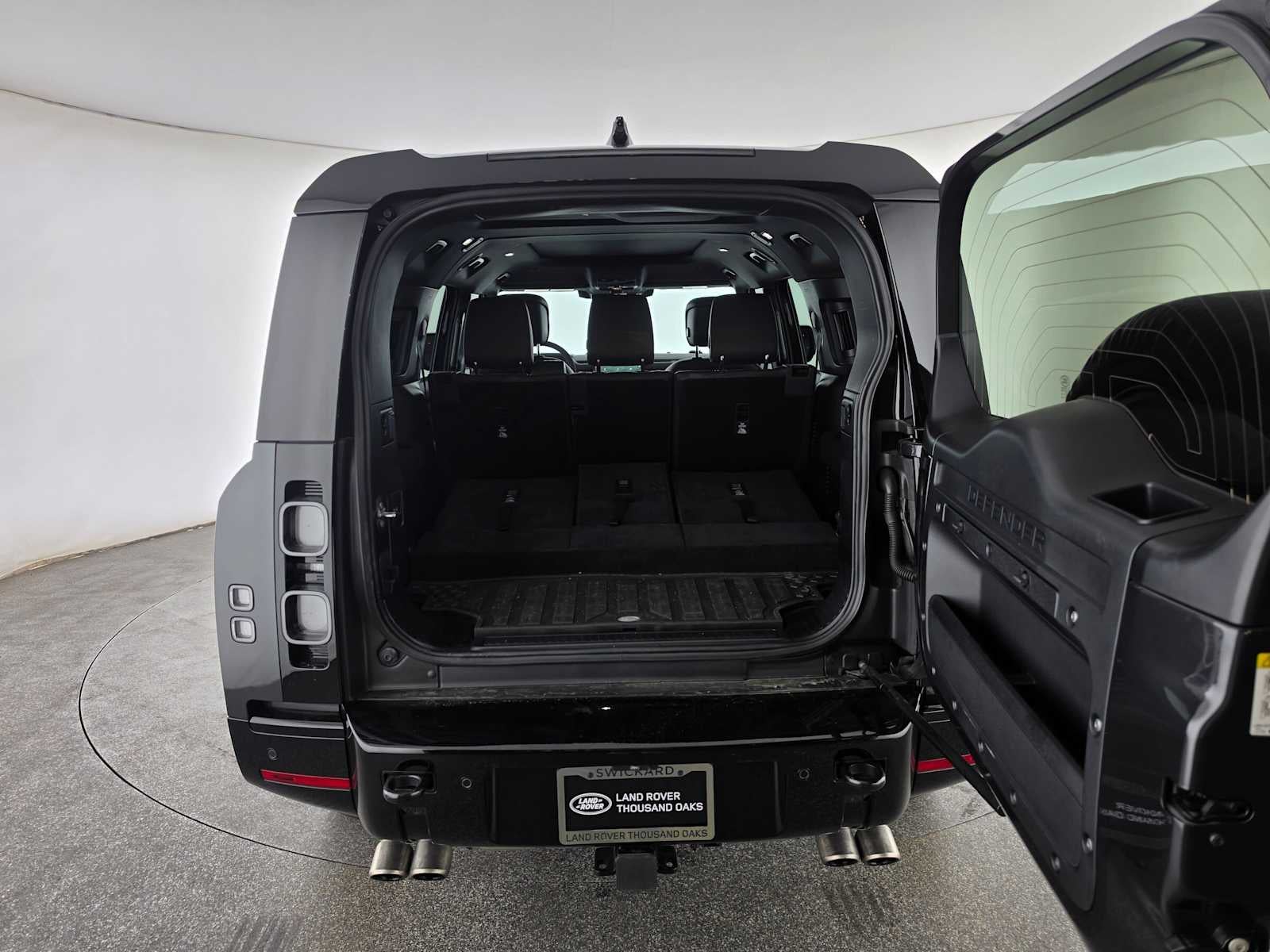 2024 Land Rover Defender V8