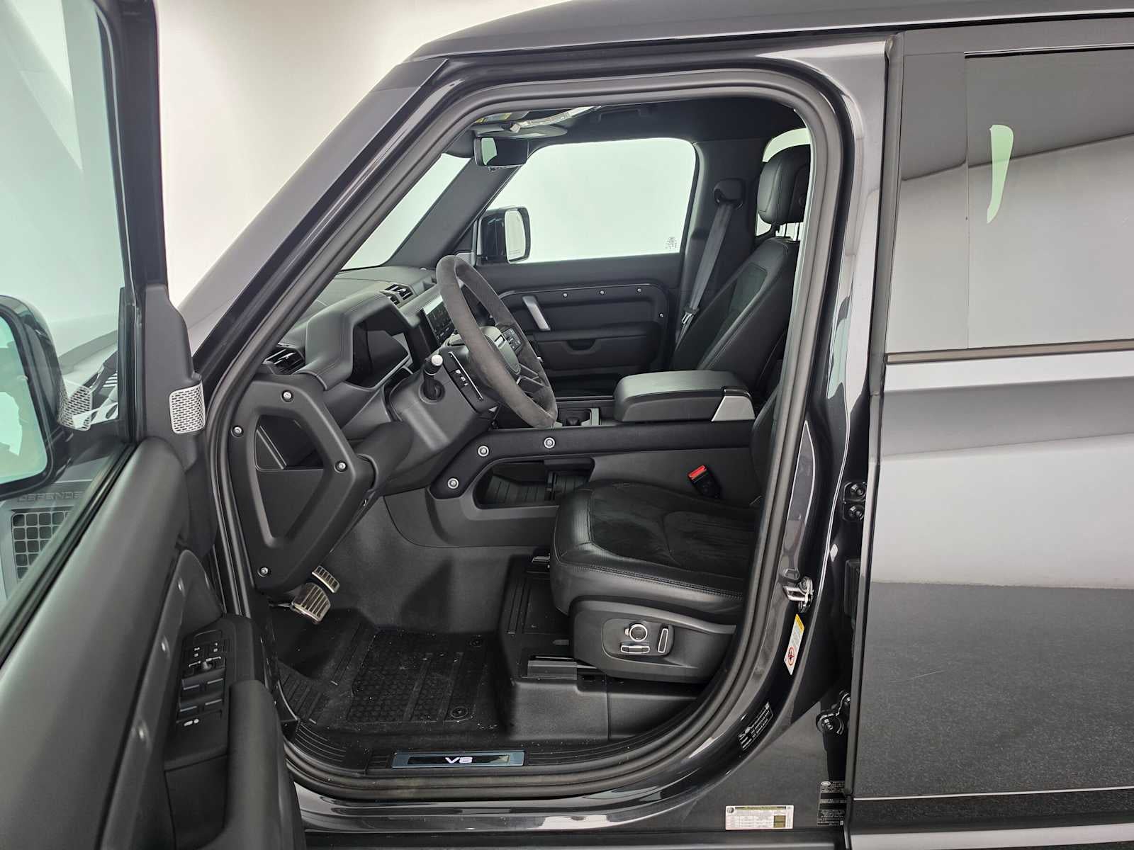 2024 Land Rover Defender V8