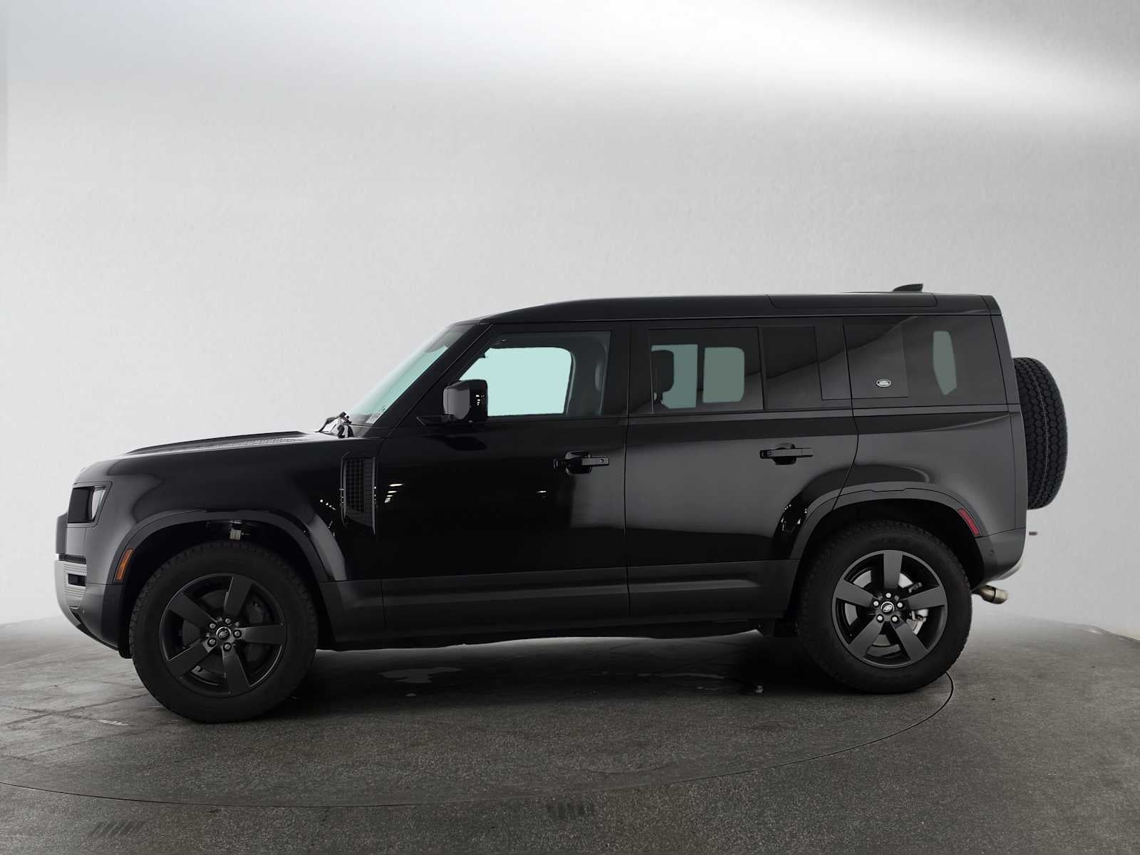 2024 Land Rover Defender SE