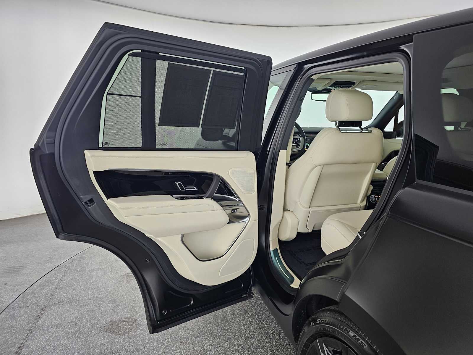 2026 Land Rover Range Rover SE