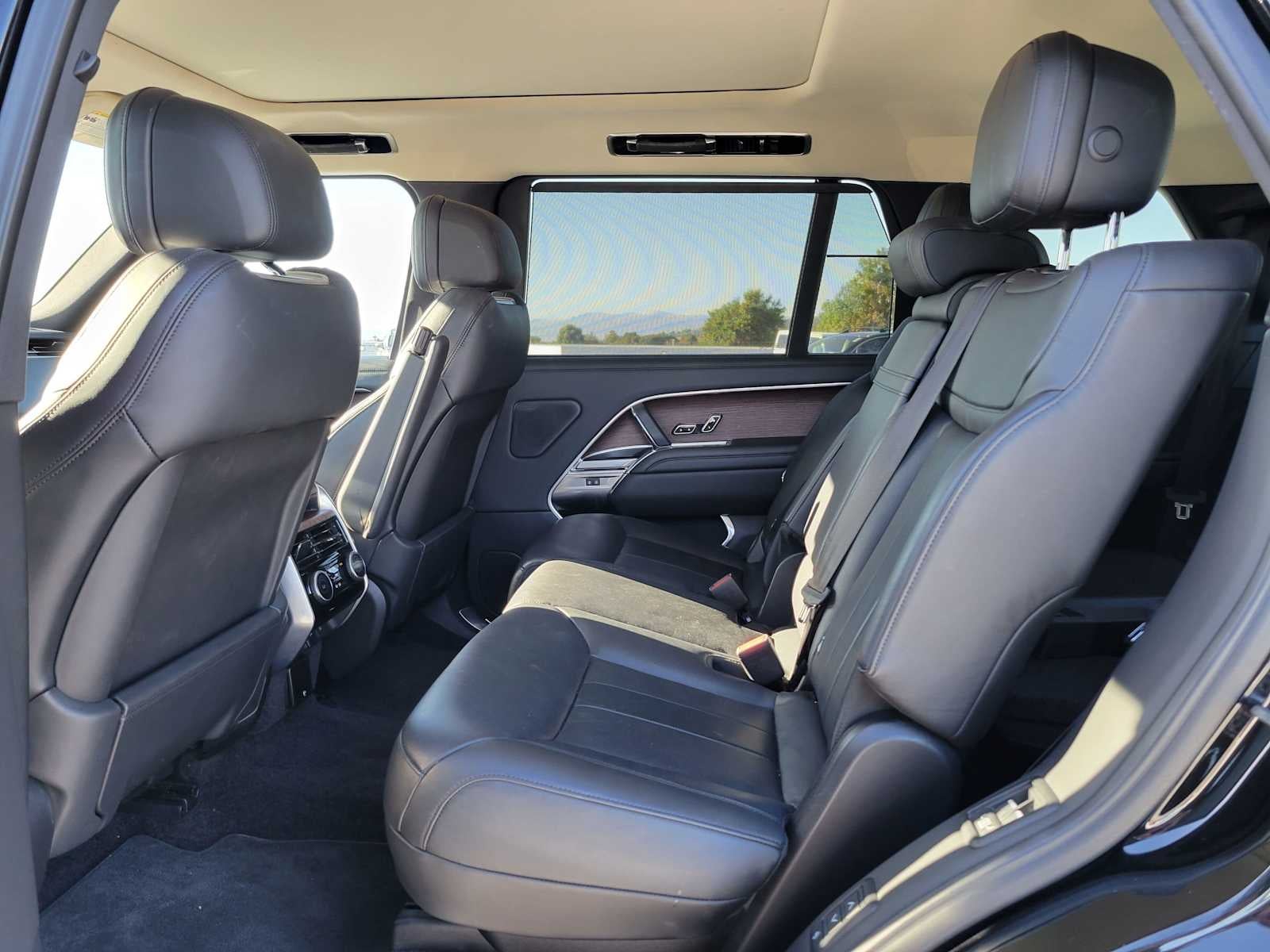 2025 Land Rover Range Rover SE